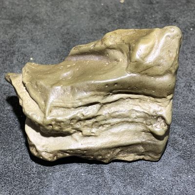 精美新疆绿泥石山形原石把件（镇纸，摆件） 一块， - 精美新疆绿泥石山形原石把件（镇纸，摆件） 一块，