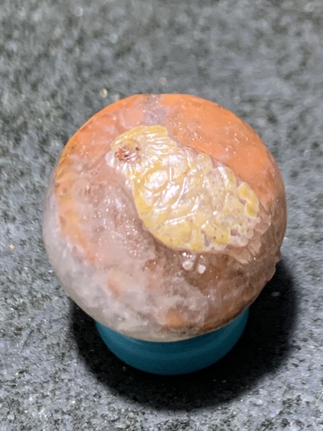 精美冰飘亚光糖心战国红玛瑙巧雕喜上眉梢珠一个，