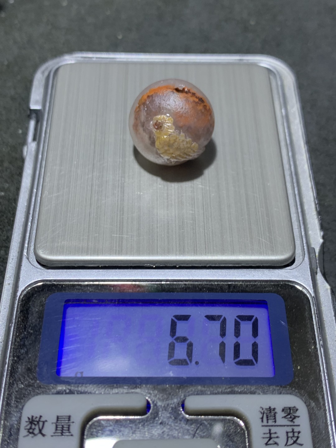 精美冰飘亚光糖心战国红玛瑙巧雕喜上眉梢珠一个，