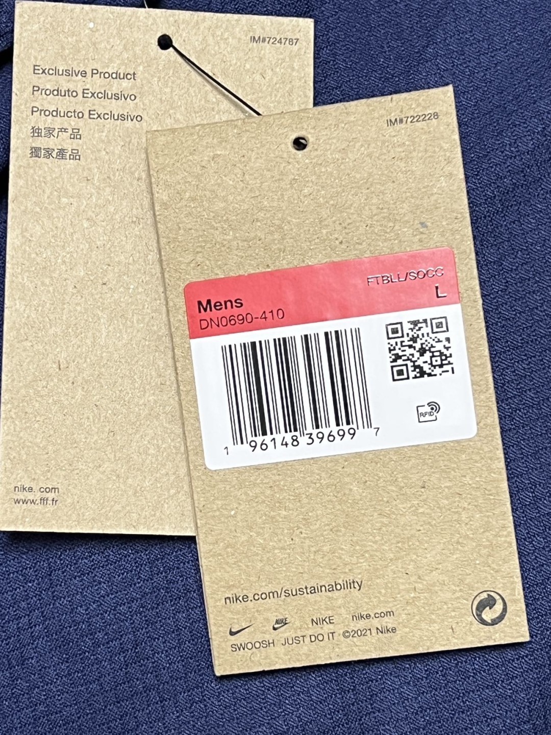 零元拍：姆巴佩亲笔签名2022卡塔尔世界杯法国国家队10号战袍，少有的签了基利安-姆巴佩全名，赞到爆，多哈人肉带回，刚结束隔离拿到，跟姆巴佩的脚感一样“火热”！