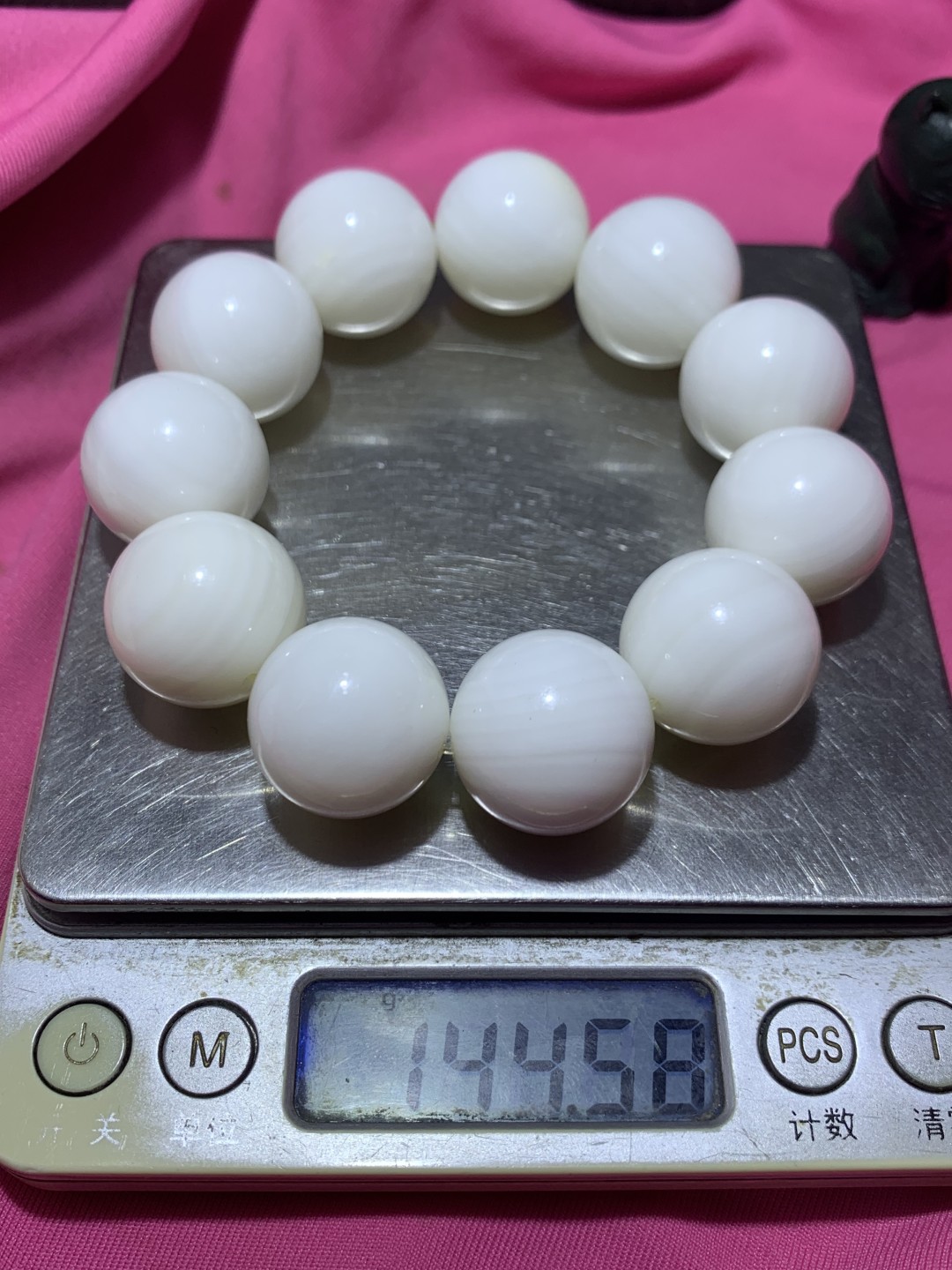 深海奶白贝化玉单圈手串一条，