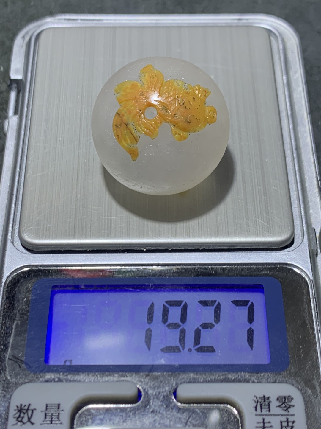 精美冰飘亚光原皮战国红玛瑙巧雕金鱼随形珠一个，