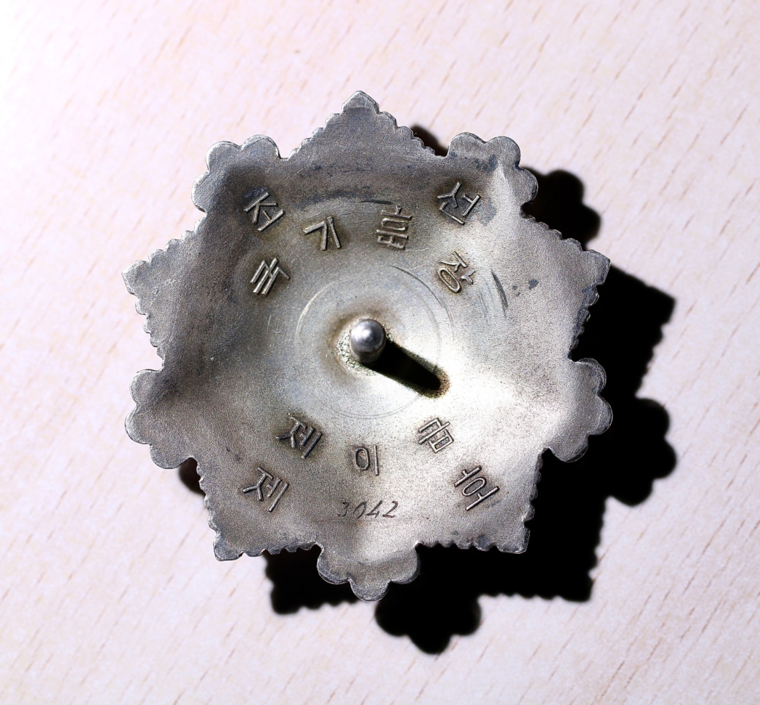 大猫徽章拍卖第213期 朝鲜🇰🇵二级国旗勋章 早期轮版 珐琅无划 无剥皮 状态好