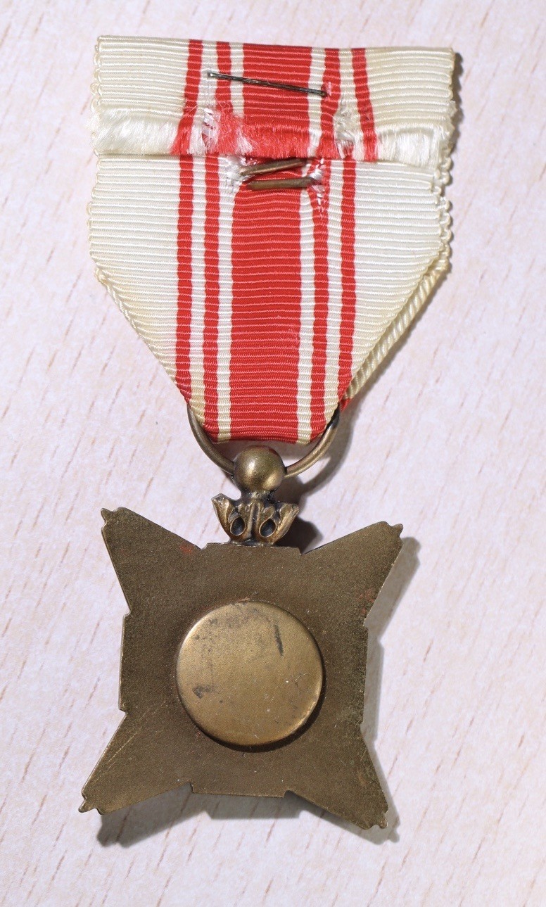 大猫徽章拍卖第213期 比利时光荣献血奖章，授予献血25次人士