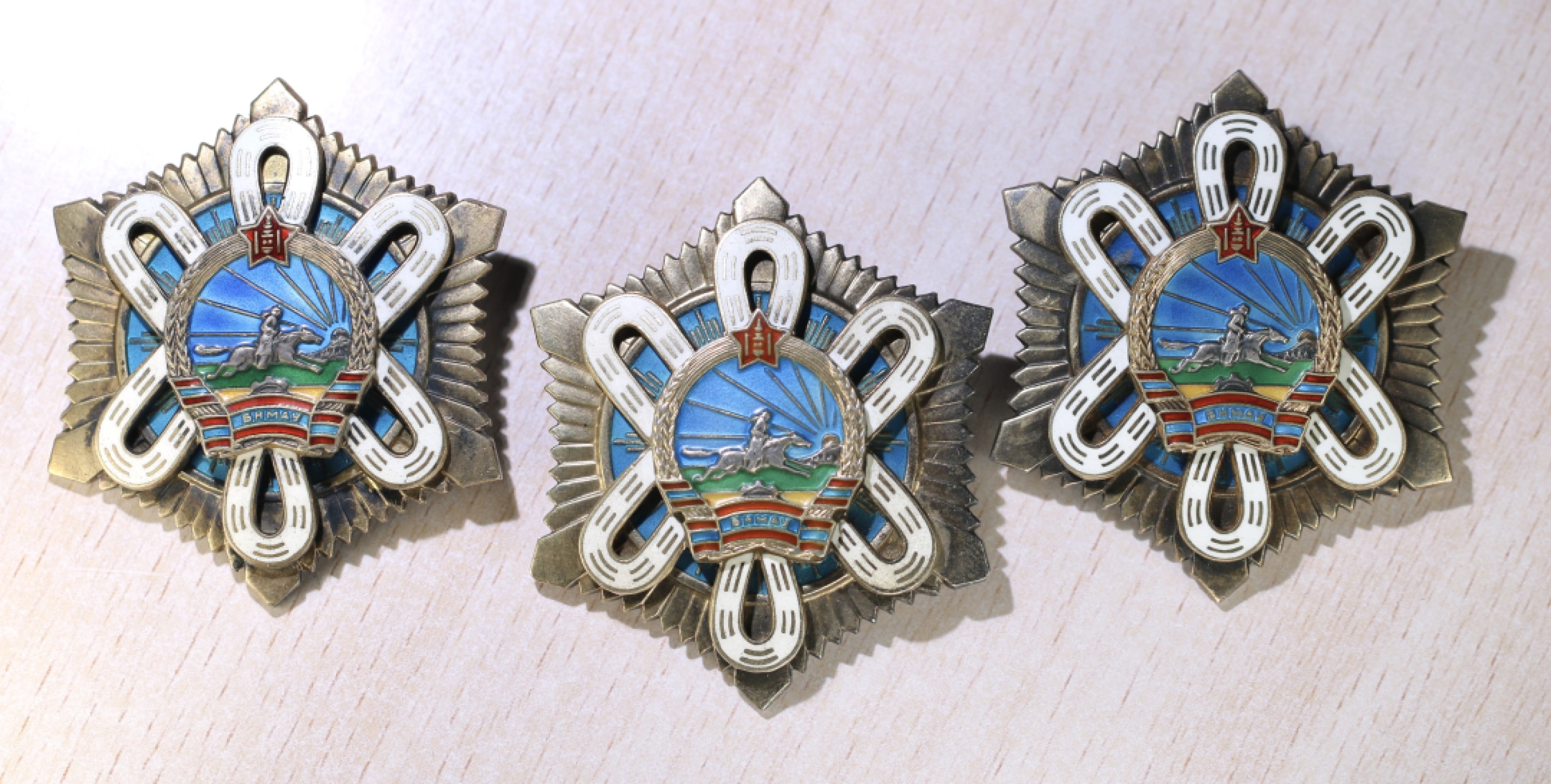 大猫徽章拍卖第213期 蒙古🇲🇳北极星勋章一组 珐琅完美 银质全品