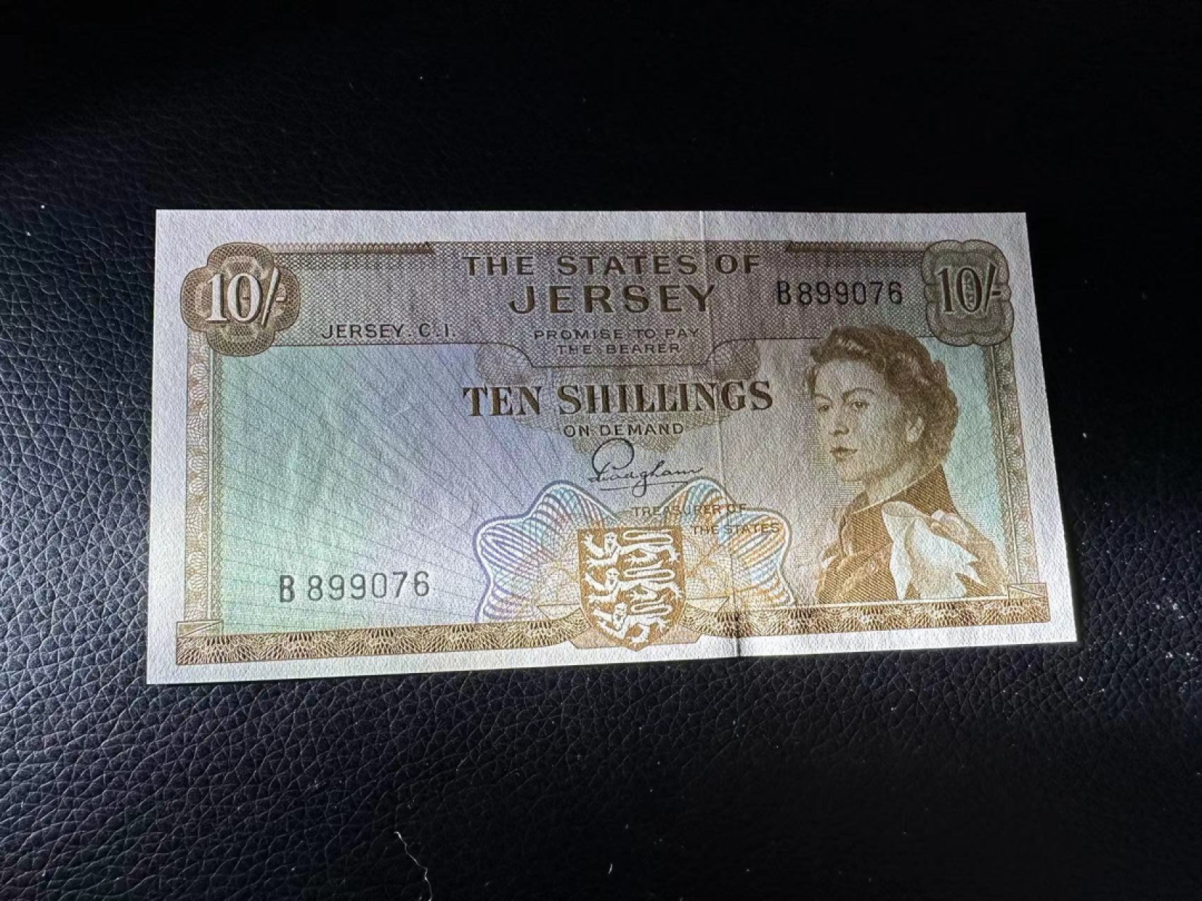 《外钞收藏家》第二百四十二期（连拍场） 泽西女王10先令 全新UNC