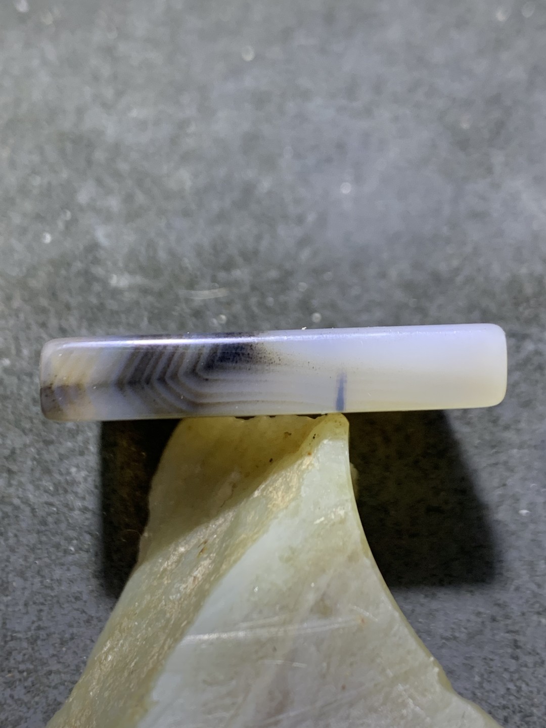 精美高玉化马达加斯加海洋玉髓千层纹牌子一个！