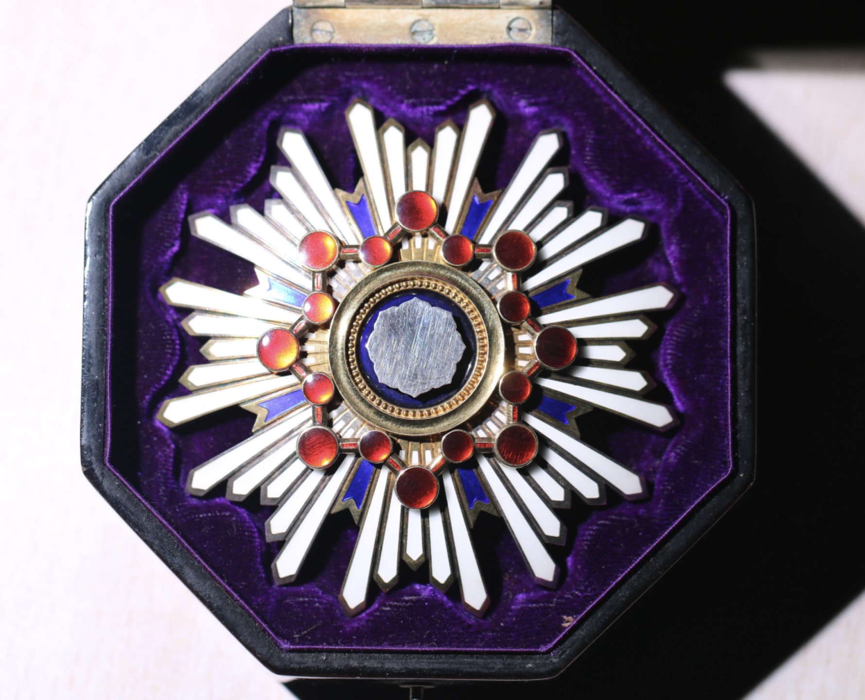 大猫徽章拍卖第213期 勿忘国耻  勋二等瑞宝章 八角盒版 全品状态