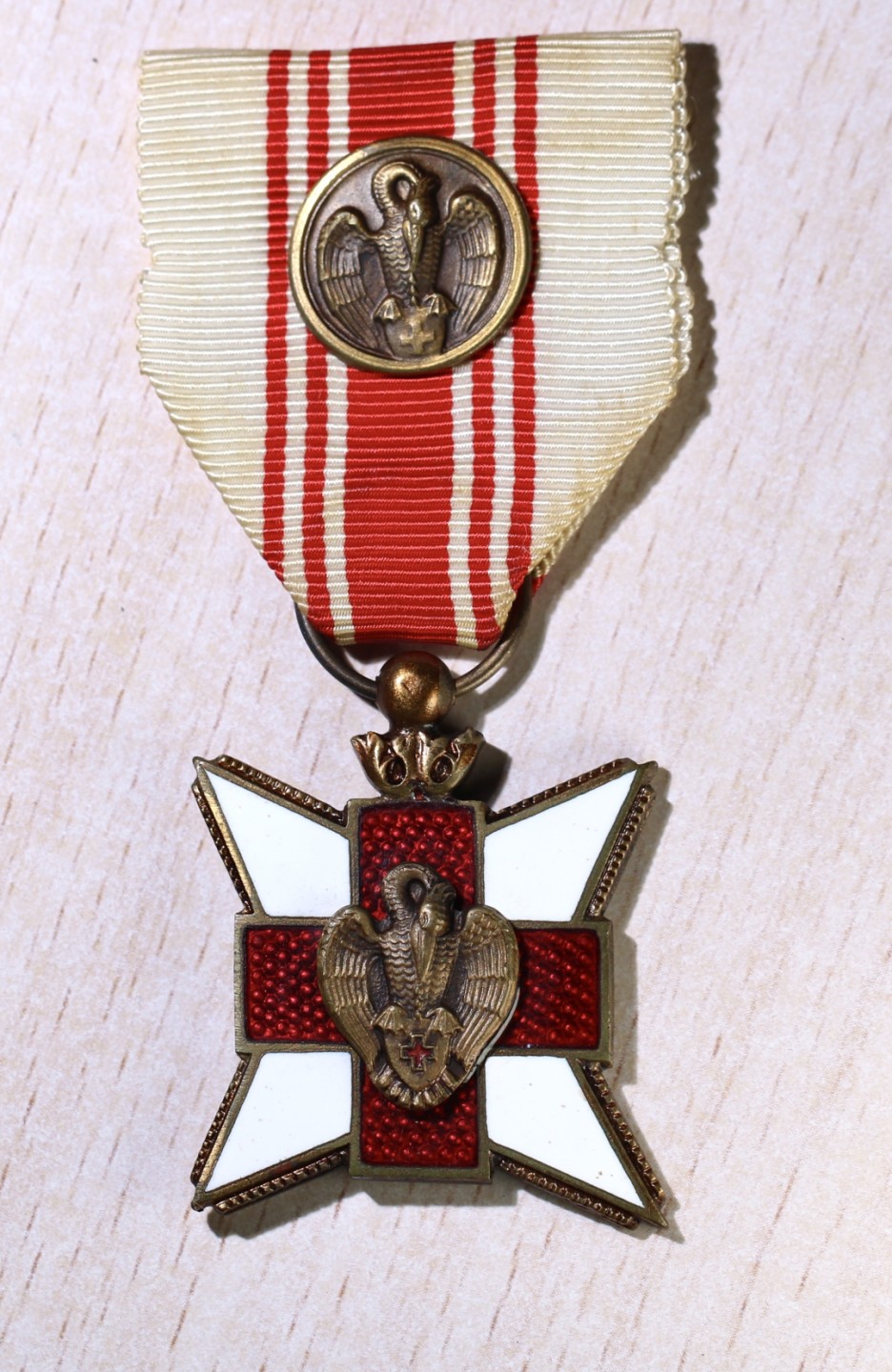 大猫徽章拍卖第213期 比利时光荣献血奖章，授予献血25次人士