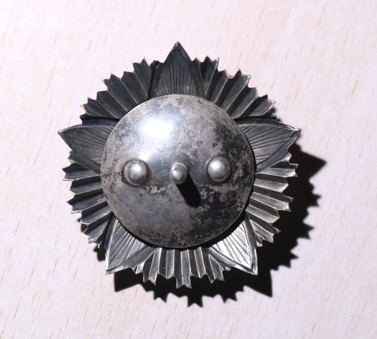 大猫徽章拍卖第213期 蒙古🇲🇳战斗红旗勋章 早期轮版小号 原配银轮 五角珐琅完好 唯珐琅中间红旗一小处轻微起皮