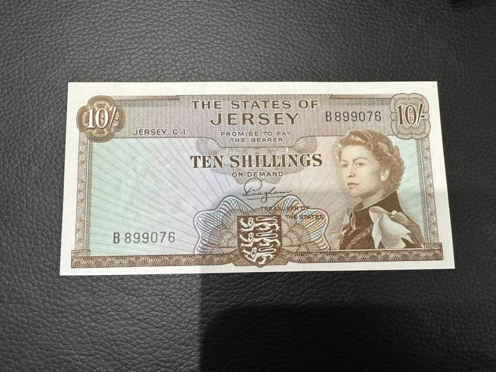 《外钞收藏家》第二百四十二期（连拍场） 泽西女王10先令 全新UNC