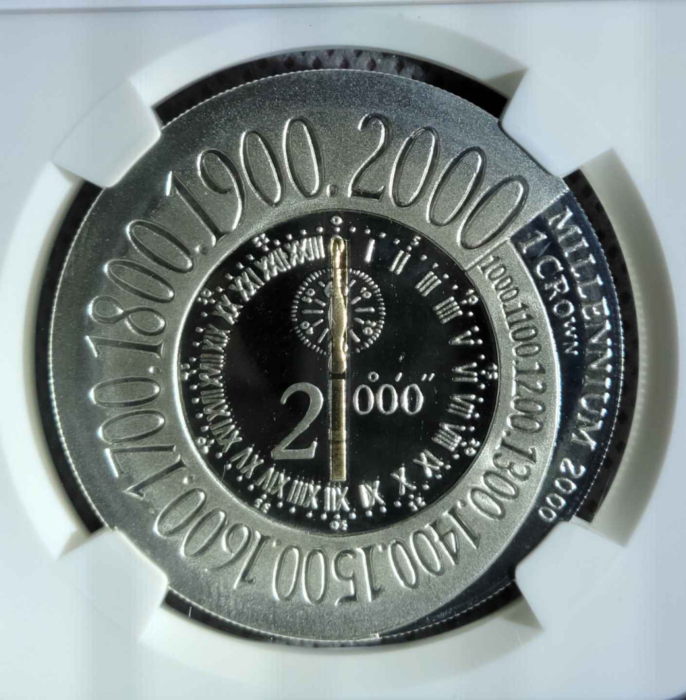马恩岛 – 2000年千禧精密铸造银表冠，.925 1盎司银38.6毫米，NGC PF 67超浮串