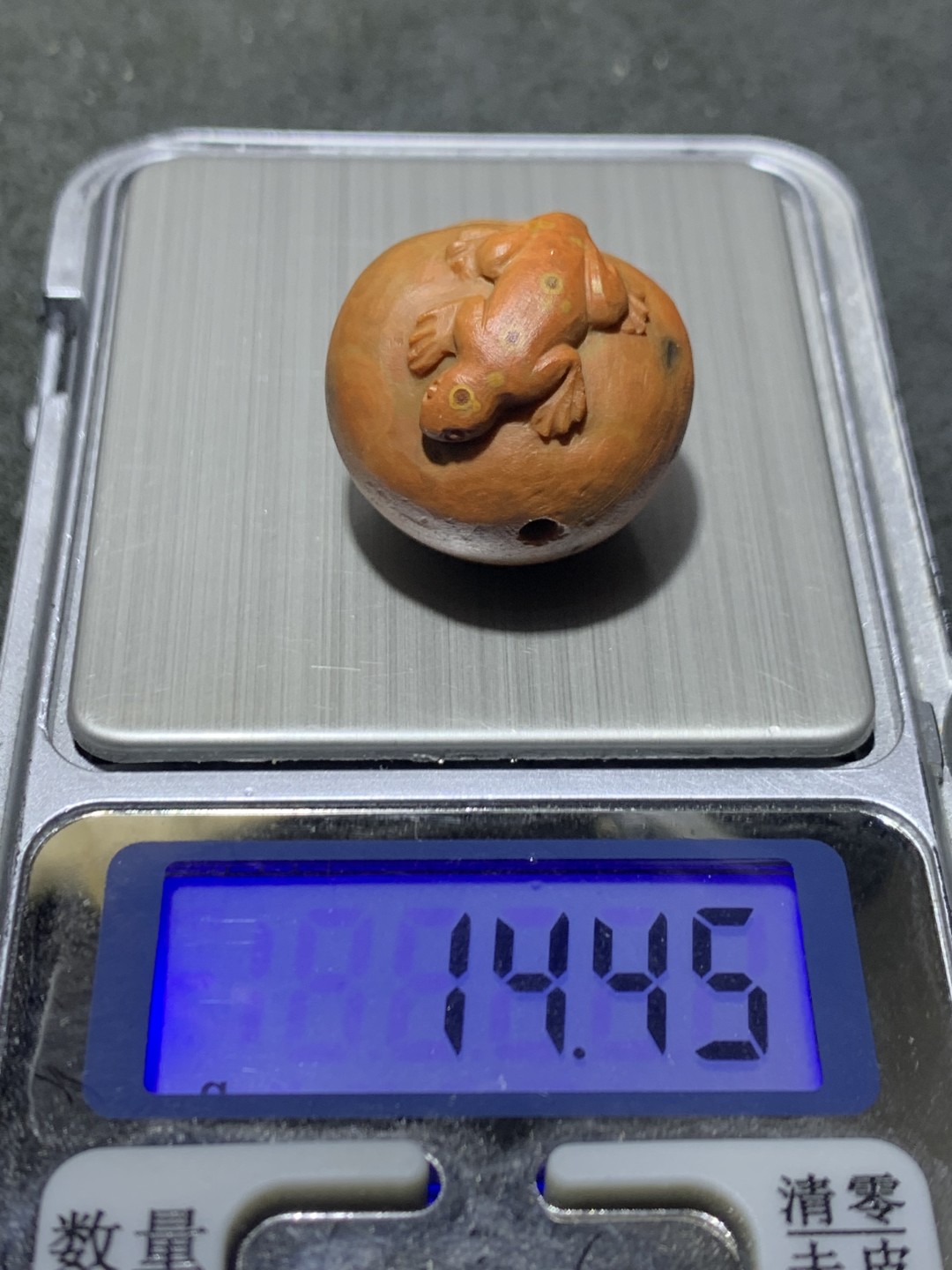 精美亚光战国红玛瑙雕刻蜥蜴随形珠一颗！寓意:吸亿，