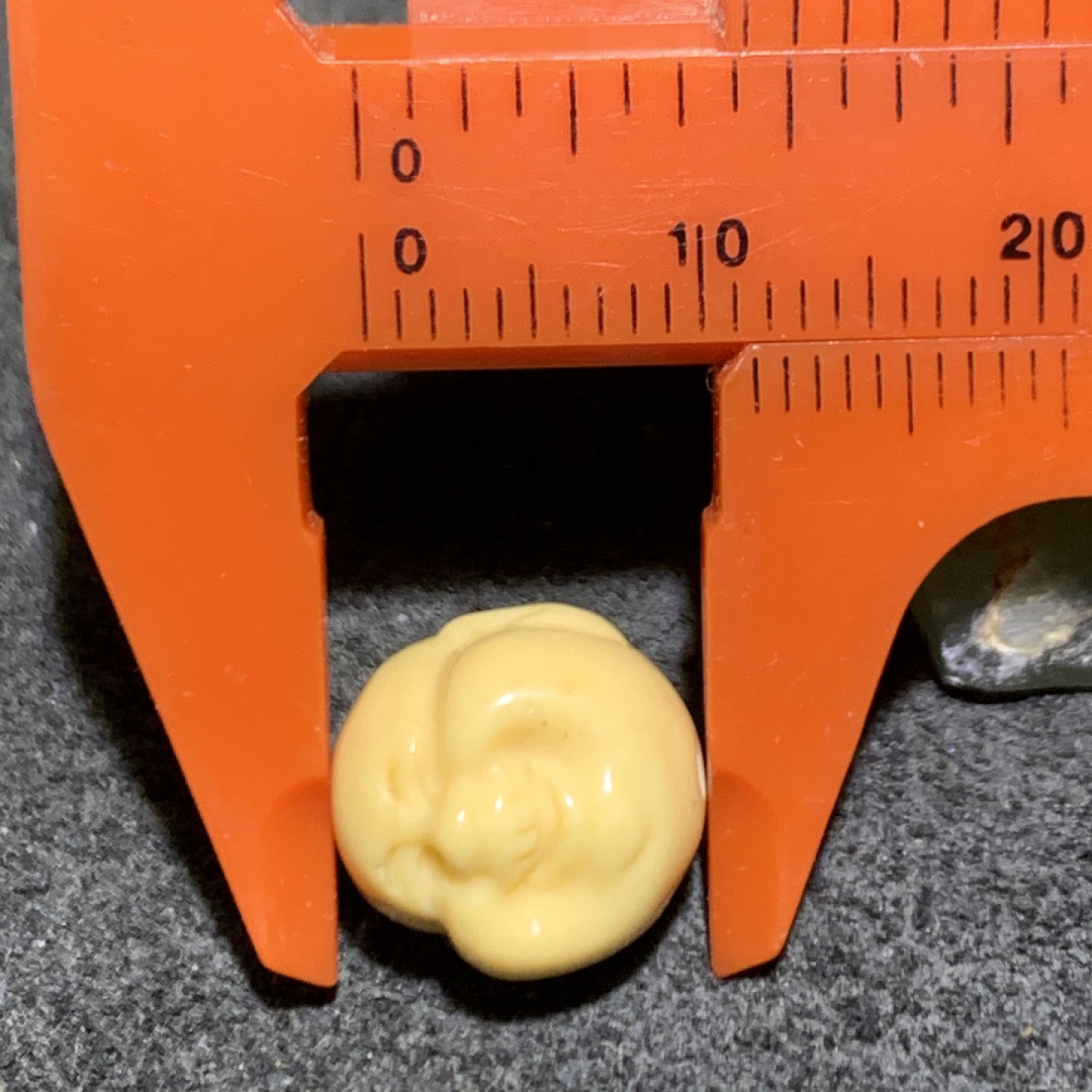 精美高玉化缅甸黄玉雕刻笑佛一个