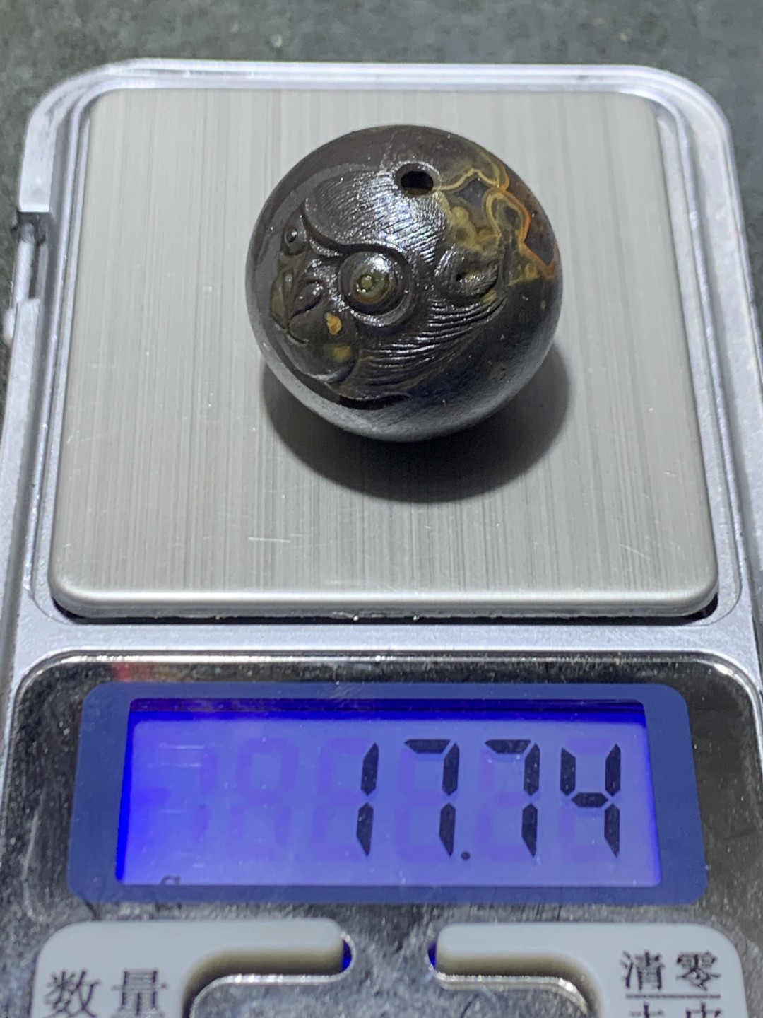 精美亚光战国红玛瑙雕刻灵猴珠一颗！
