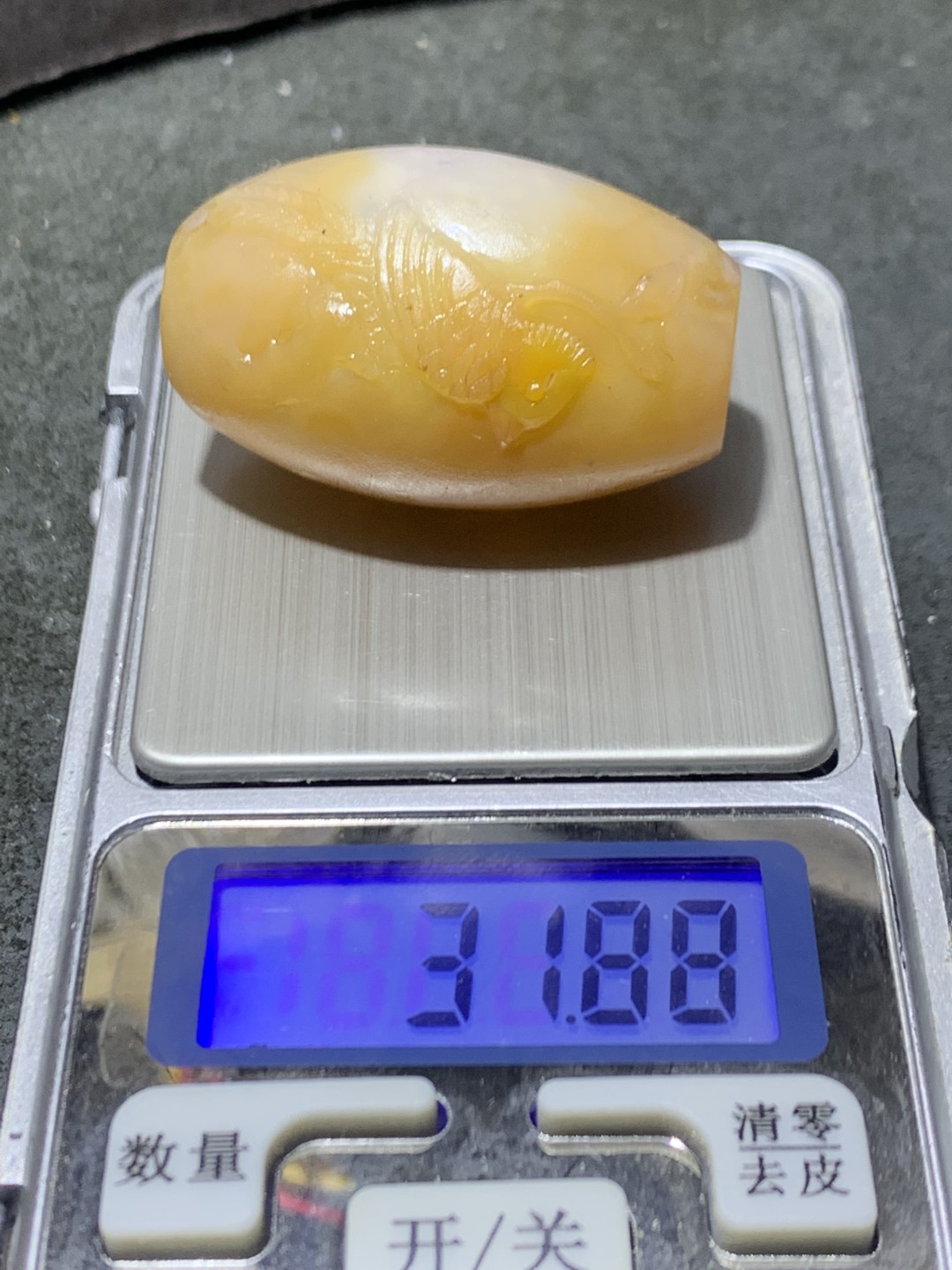 精美亚光战国红玛瑙雕刻喜上眉梢大桶珠一个，