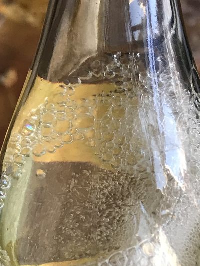 缤纷诚信拍633期 酒满花好，53度老酒一瓶，年代久远，外观如图。