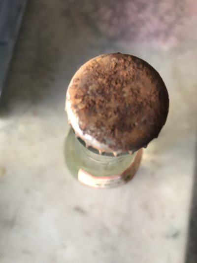 缤纷诚信拍633期 酒满花好，53度老酒一瓶，年代久远，外观如图。