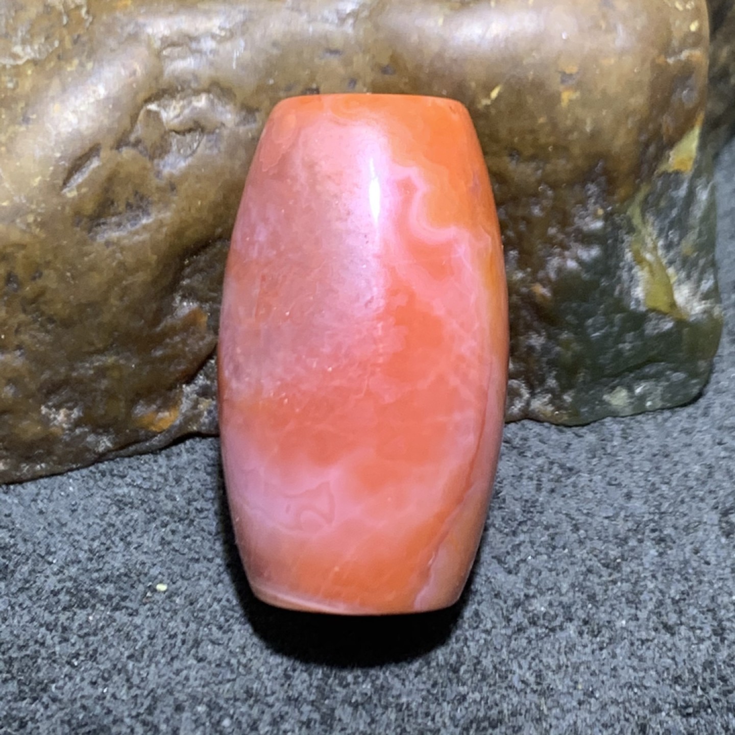 川料南红玛瑙冰飘桶珠一颗