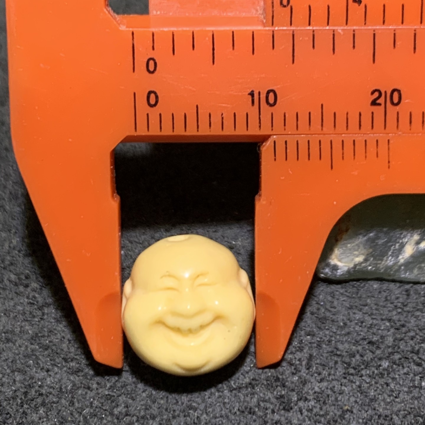 精美高玉化缅甸黄玉雕刻笑佛一个