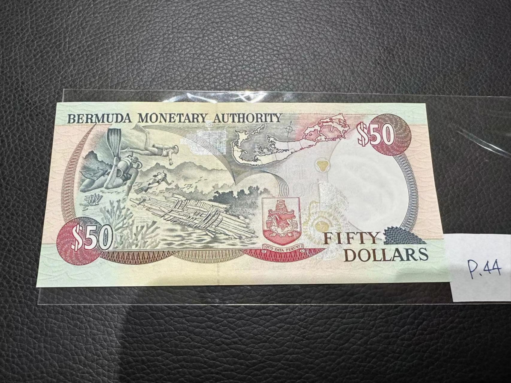 《外钞收藏家》第二百三十期英国女王专场（百慕大与东加勒比）    百慕大1992年50元，158号券	P44 全新UNC