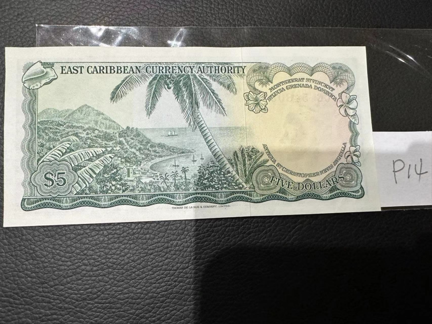 《外钞收藏家》第二百三十期英国女王专场（百慕大与东加勒比） 东加勒比1965年发行5元	P14 AU品相一个角折