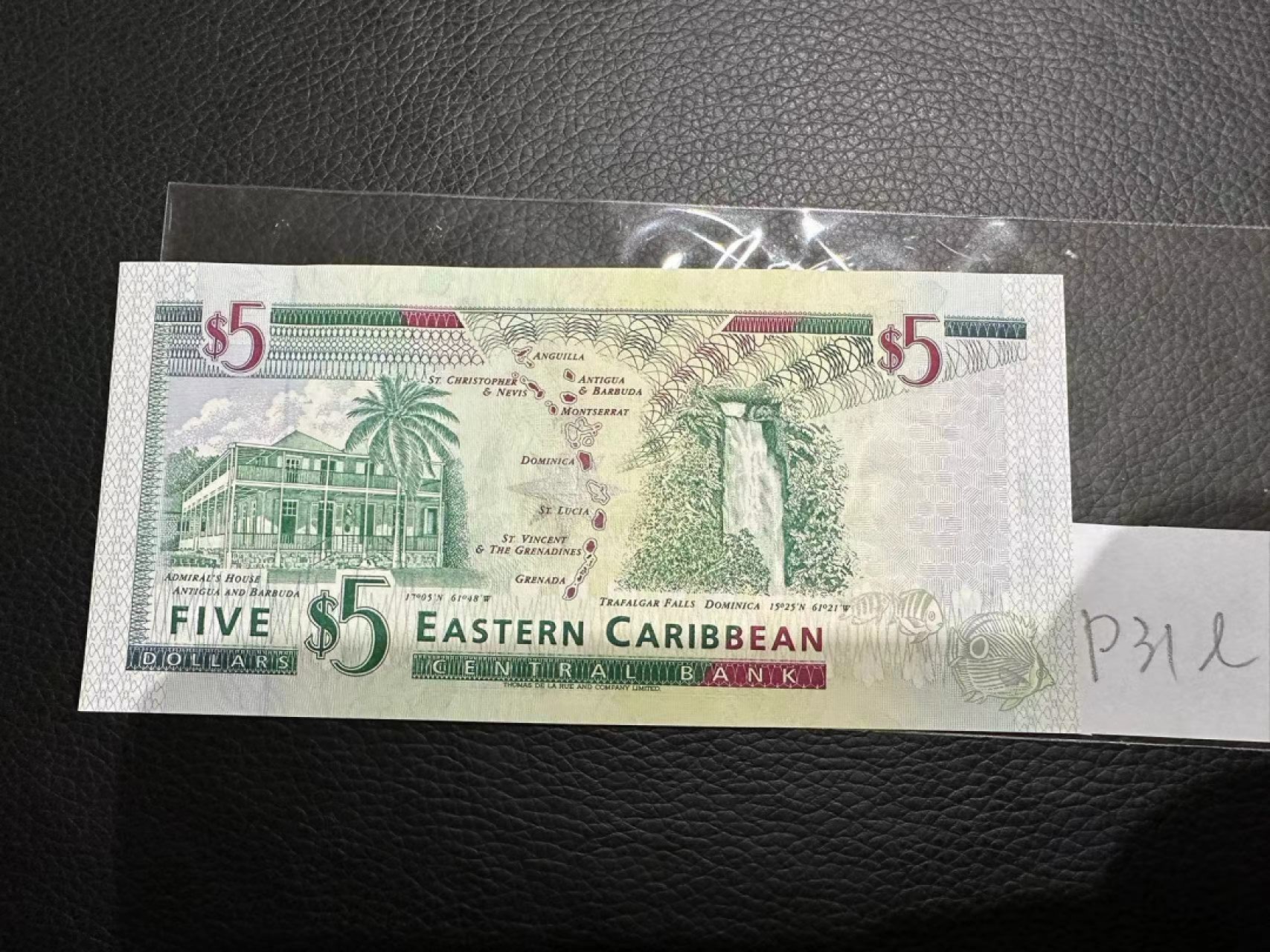 《外钞收藏家》第二百三十期英国女王专场（百慕大与东加勒比） 东加勒比1994年版5元，后缀L（圣卢西亚）	P31l  全新UNC