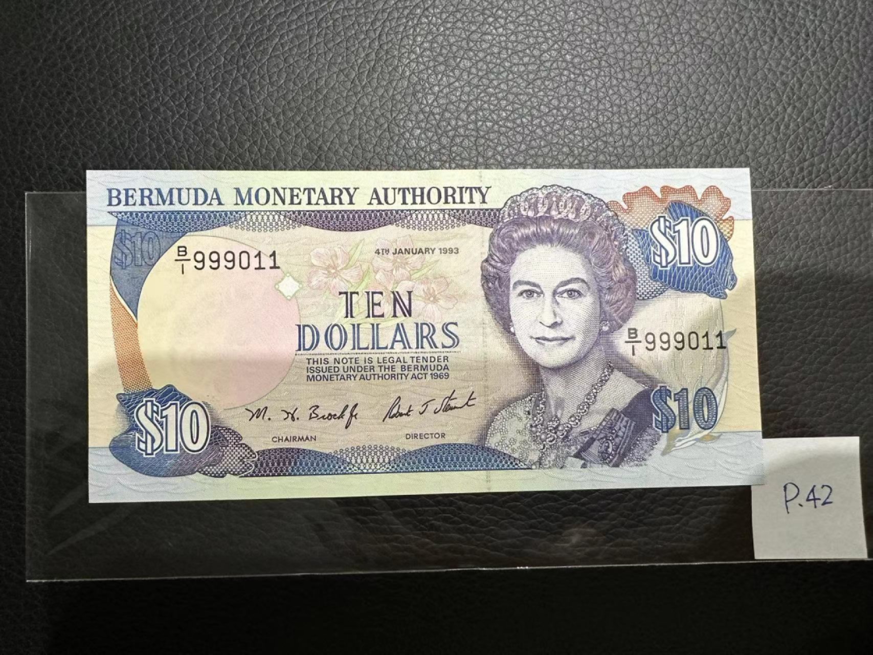 《外钞收藏家》第二百三十期英国女王专场（百慕大与东加勒比） 百慕大1993年10元，999011号券	P42   全新UNC