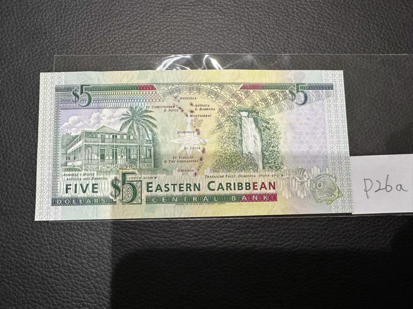 《外钞收藏家》第二百三十期英国女王专场（百慕大与东加勒比） 东加勒比1993年版5元，后缀A（安提瓜）	P26a 全新UNC