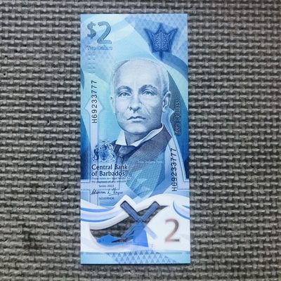 63rd，巴哈马10元Hybrid复合钞，A首发冠和巴巴多斯2元Polymer塑料钞 H69首发冠 - 巴巴多斯2元，H69首发冠+豹子号000，（H69233777）