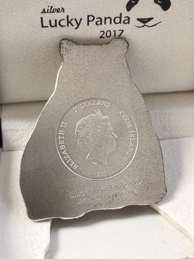 【海寧潮】库克2017年幸运母子大熊猫仿古异形纪念银币，原价1350