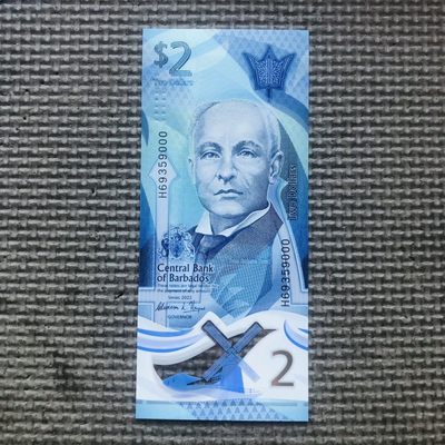 63rd，巴哈马10元Hybrid复合钞，A首发冠和巴巴多斯2元Polymer塑料钞 H69首发冠 - 巴巴多斯2元，H69首发冠+豹子号000，（H69359000）