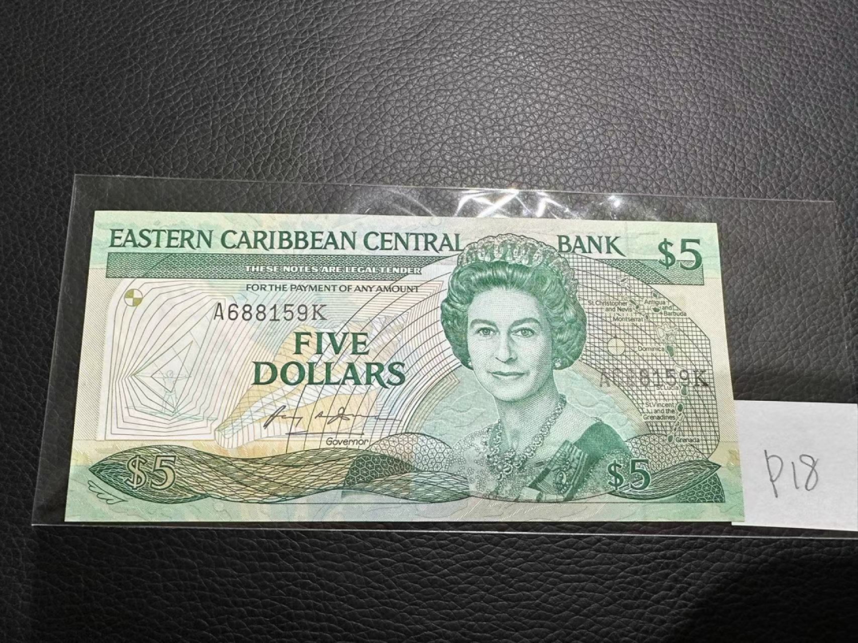 《外钞收藏家》第二百三十期英国女王专场（百慕大与东加勒比） 东加勒比中央银行第一版5元，后缀K（圣基茨）	P18 全新UNC