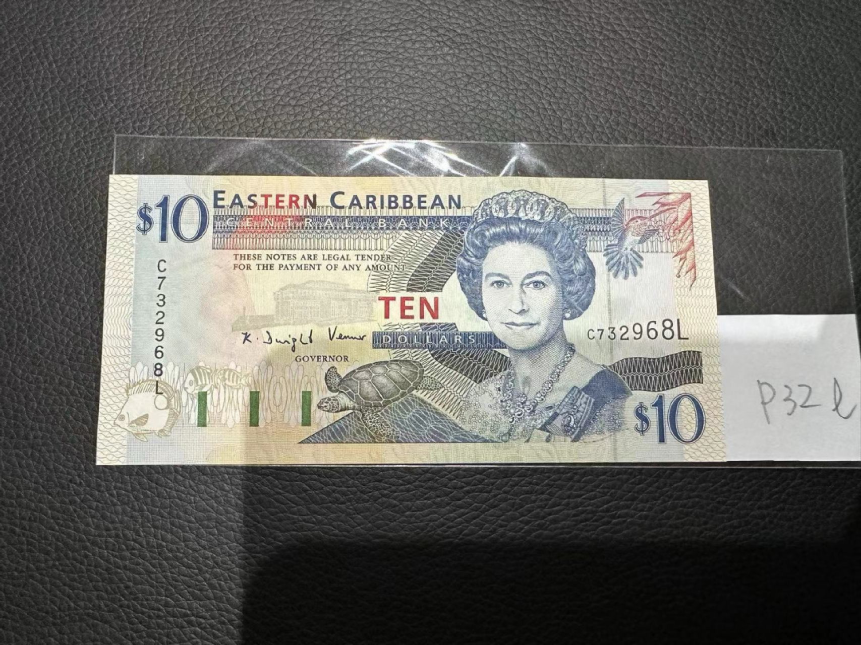 《外钞收藏家》第二百三十期英国女王专场（百慕大与东加勒比） 东加勒比1994年版10元，后缀L（圣卢西亚）	P32l 全新UNC