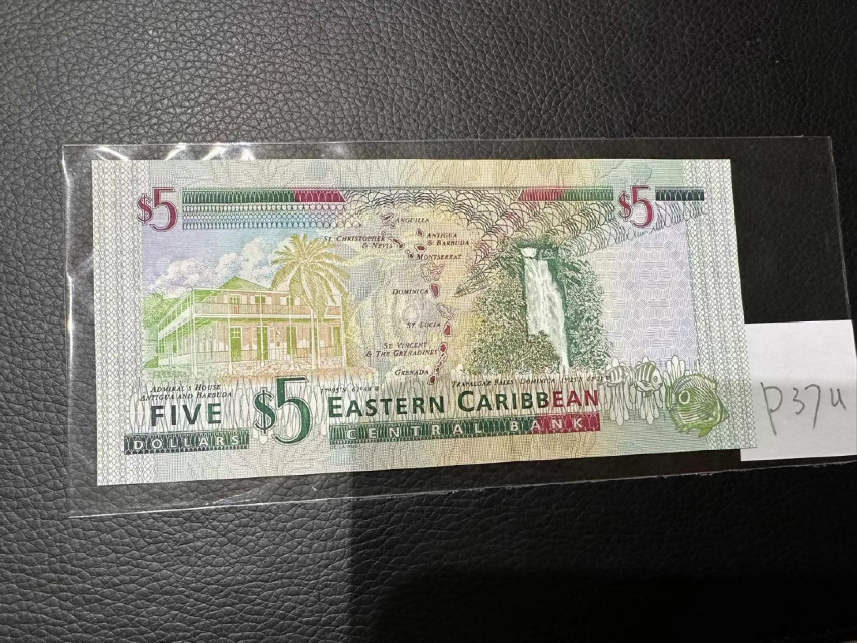 《外钞收藏家》第二百三十期英国女王专场（百慕大与东加勒比） 东加勒比2000年版5元金标，后缀U（安圭拉）	P37u 全新UNC