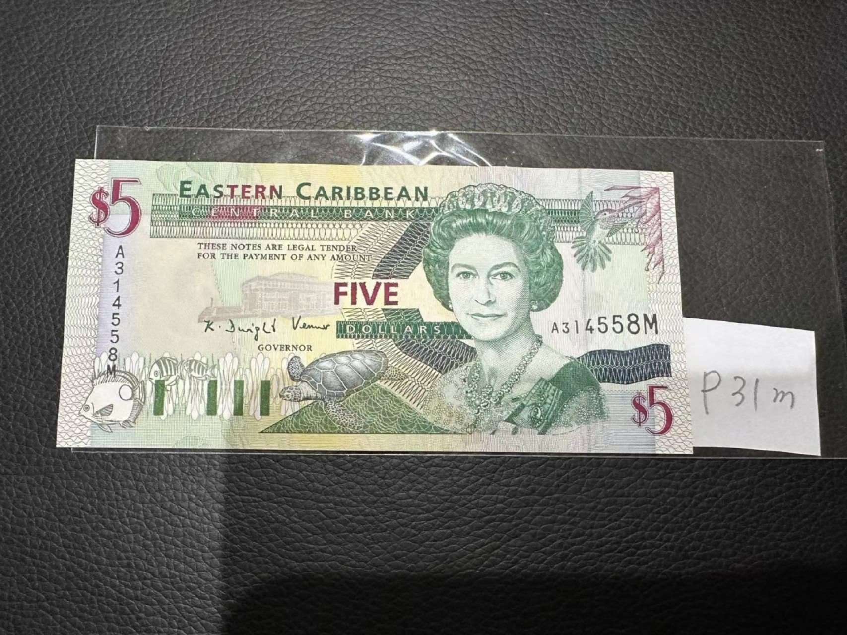 《外钞收藏家》第二百三十期英国女王专场（百慕大与东加勒比） 东加勒比1994年版5元，后缀M（蒙特塞拉特）	P31m  全新UNC