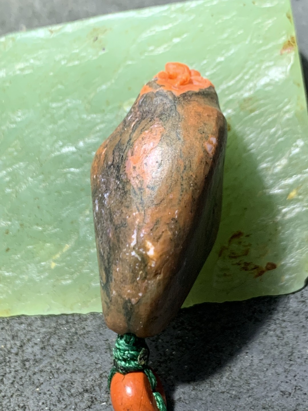 精美南红玛瑙原石原皮手工雕刻蜘蛛把件一个，寓意：（知足常乐）