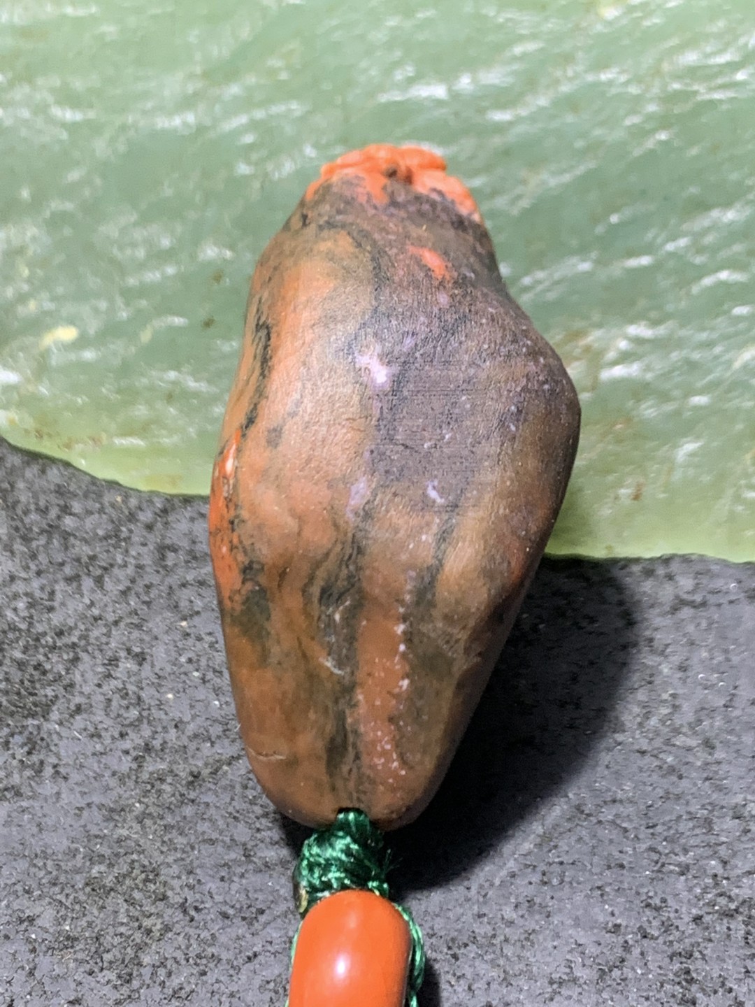 精美南红玛瑙原石原皮手工雕刻蜘蛛把件一个，寓意：（知足常乐）
