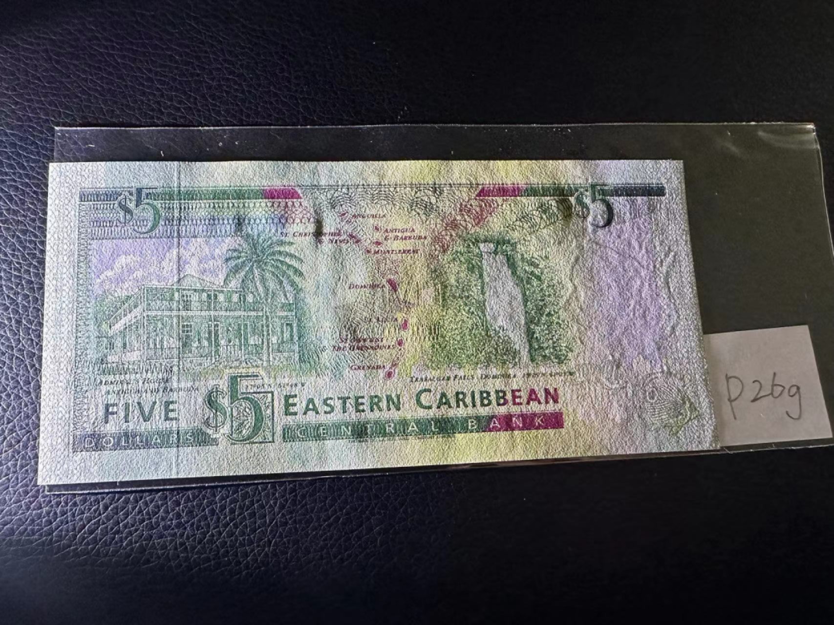 《外钞收藏家》第二百三十期英国女王专场（百慕大与东加勒比） 东加勒比1993年版5元，后缀G（格林纳达）	P26g 全新UNC