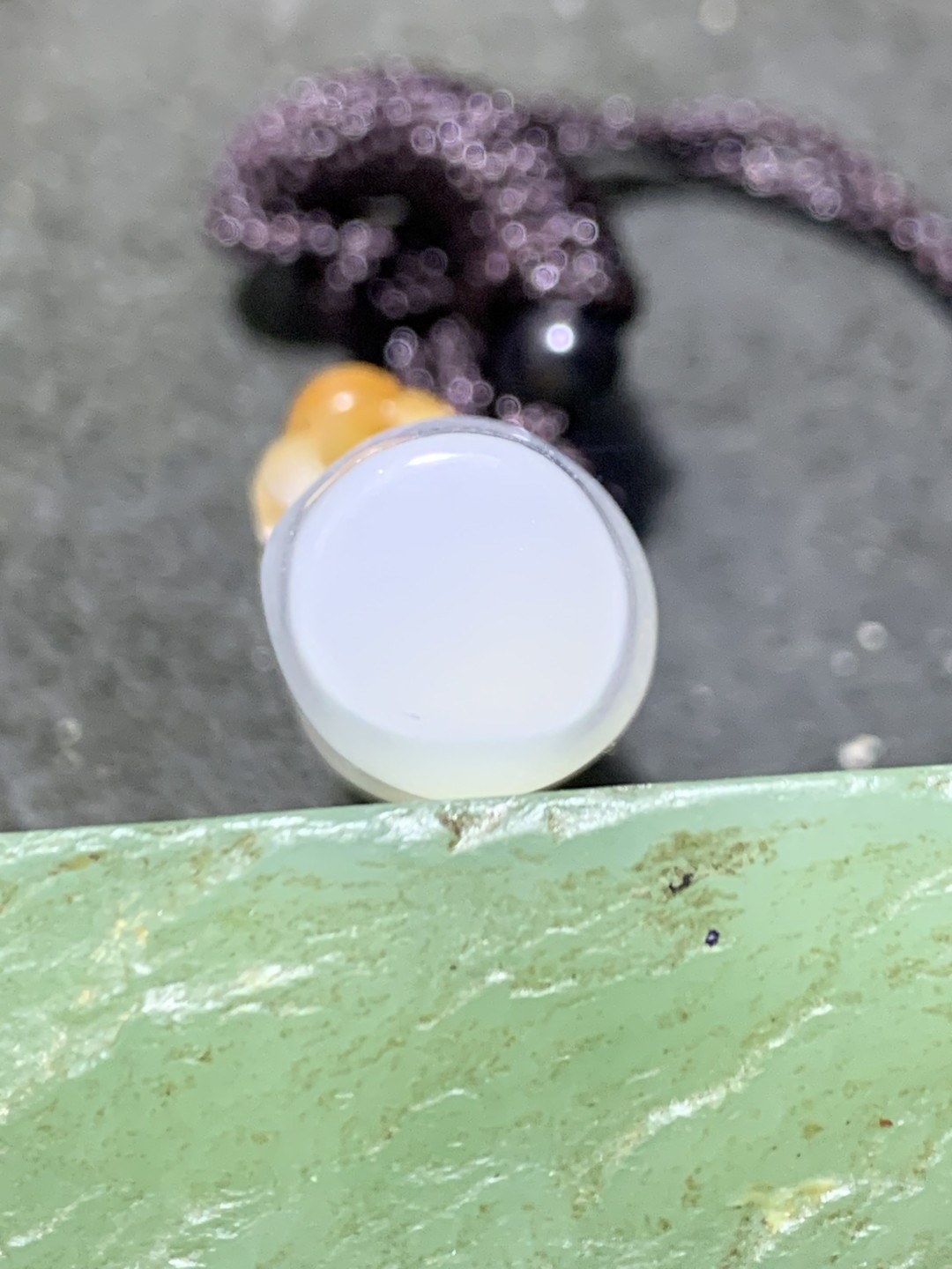 精美手工雕刻天然原皮马达加斯加玛瑙俏色巧雕竹节蜘蛛吊坠(把件)一个，寓意:节节高升，知足常乐