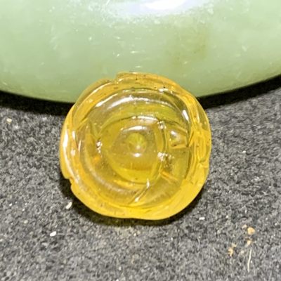 精美天然俄料蜜蜡雕刻玫瑰花戒面一个， - 精美天然俄料蜜蜡雕刻玫瑰花戒面一个，