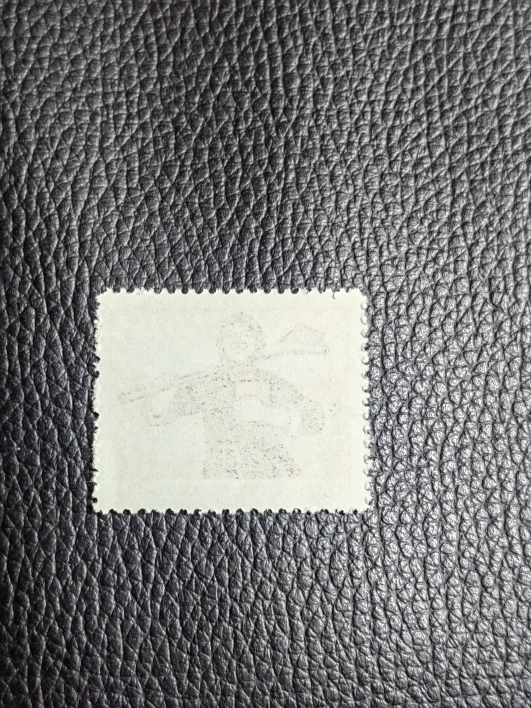 洪涛臻品批发群  精选邮票限时拍卖第一百三十八期 ★组外品★普无号 11.5°细齿 农民裸票一枚，普通票下边16个齿，细齿组外品19个齿，存世量少，全品可评级，喜欢不要错过