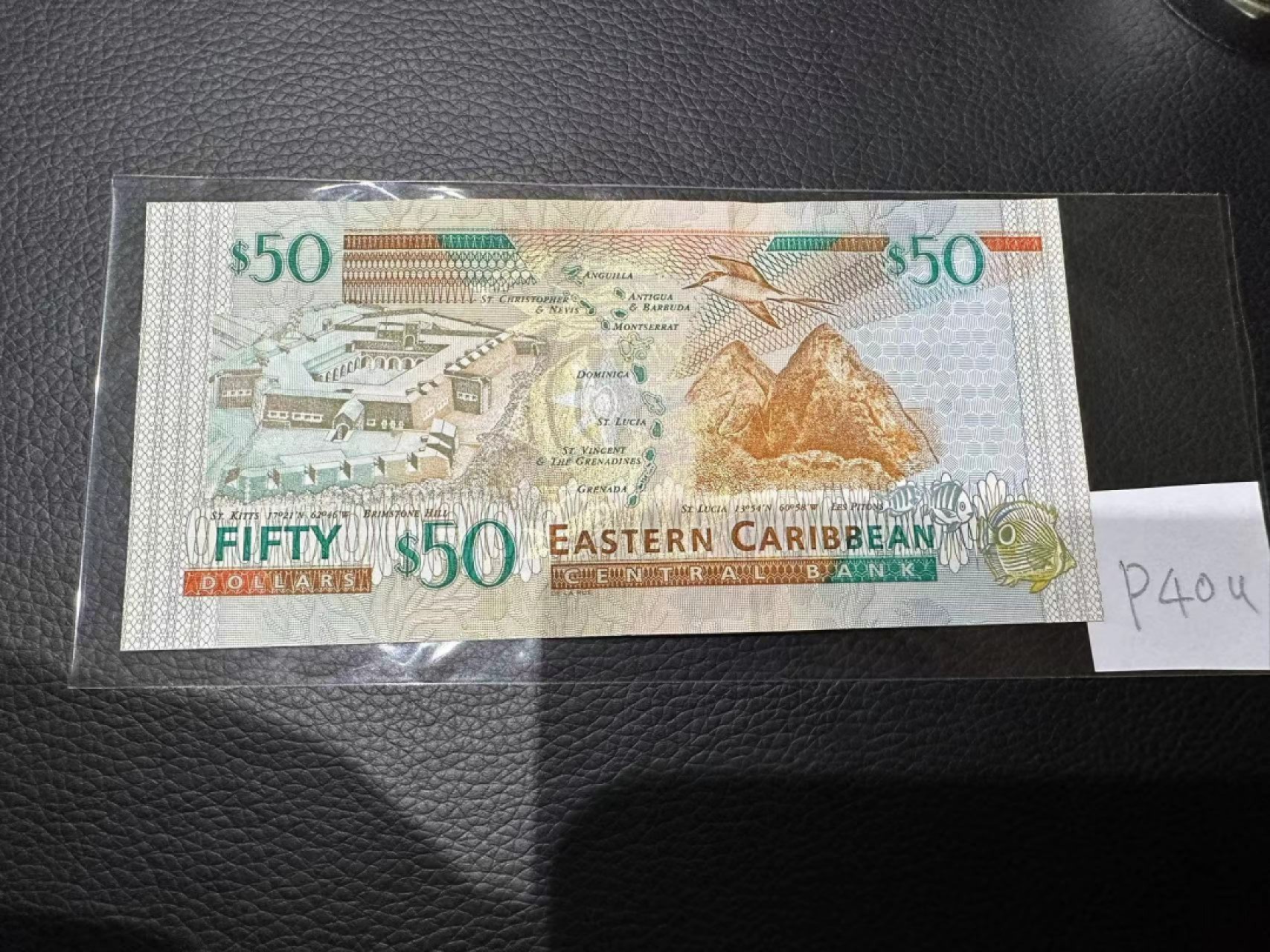 《外钞收藏家》第二百三十期英国女王专场（百慕大与东加勒比） 东加勒比2000年版50元金标，后缀U（安圭拉）	P40u 全新UNC