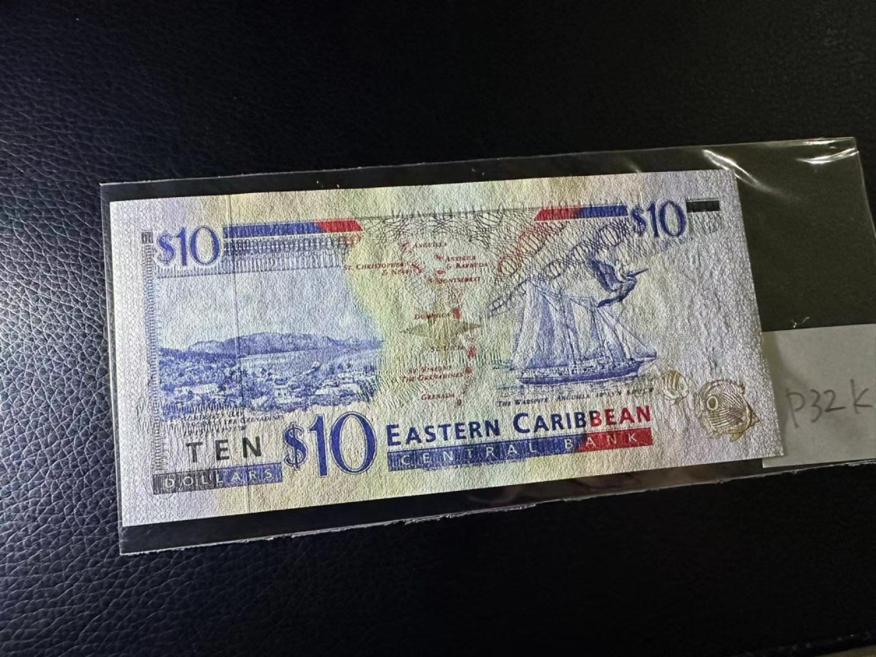 《外钞收藏家》第二百三十期英国女王专场（百慕大与东加勒比） 东加勒比1994年版10元，后缀K（圣基茨）	P32k 全新UNC