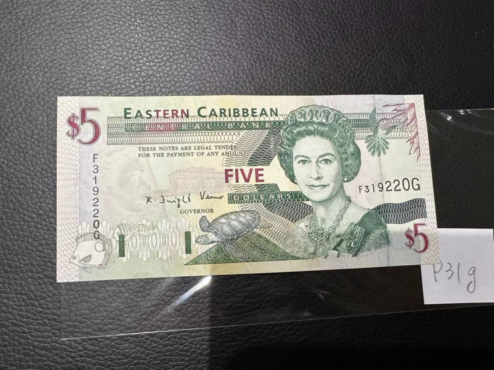 《外钞收藏家》第二百三十期英国女王专场（百慕大与东加勒比） 东加勒比1994年版5元，后缀G（格林纳达）	P31g 全新UNC