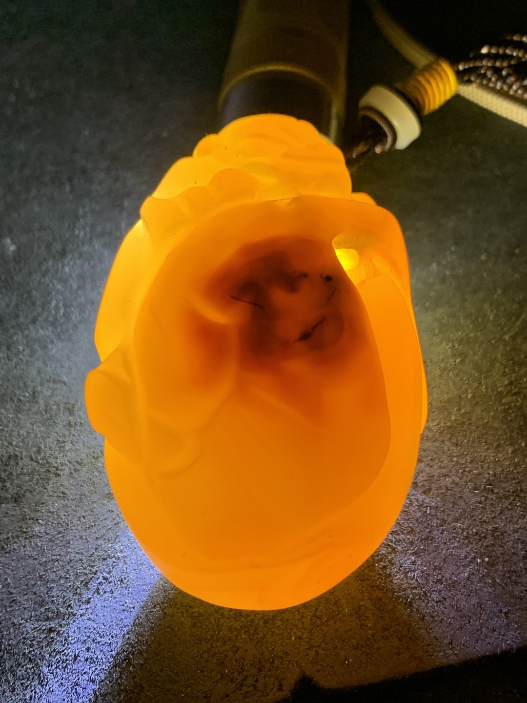 重器天然马达加斯加原皮高玉化玛瑙手工镂空圆雕如意招财金蟾把件一个，