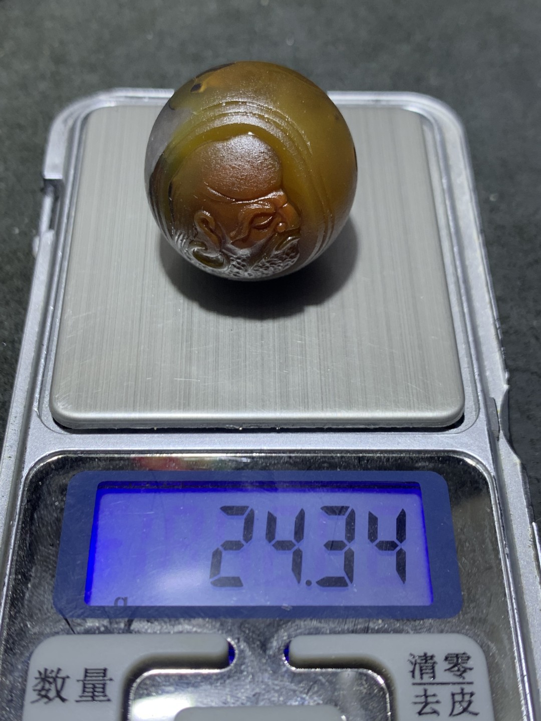 精美冰飘亚光战国红玛瑙手工雕刻达摩祖师圆珠一个，