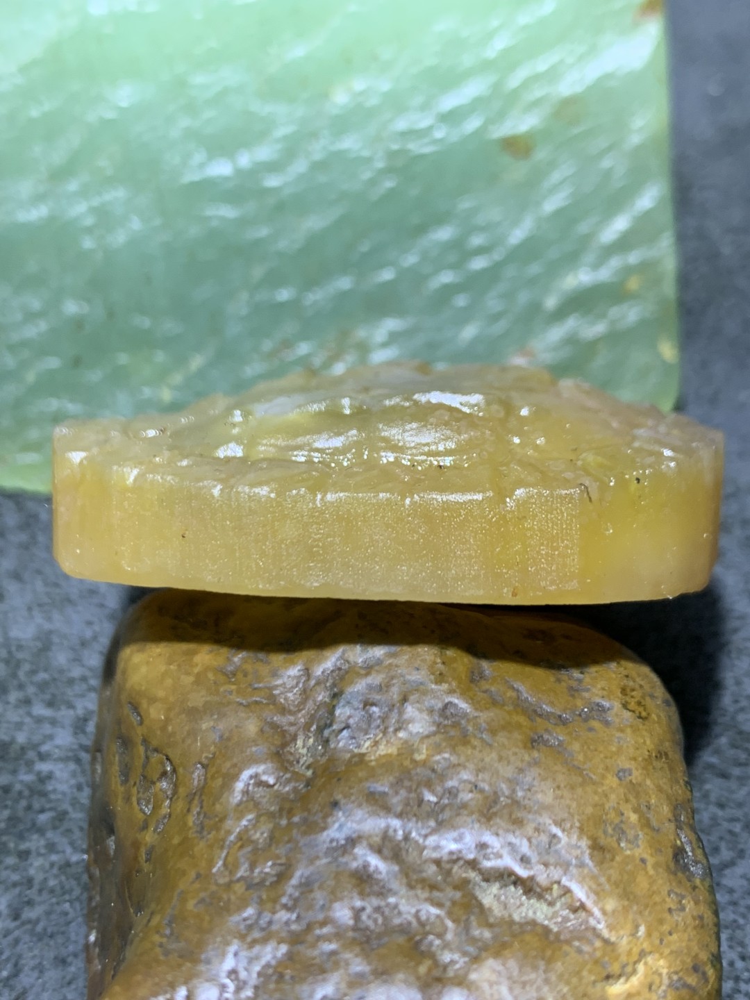 精美亚光金沙冰飘蒙料战国红玛瑙手工雕刻龟壳把件一个，(寓意，富甲天下)