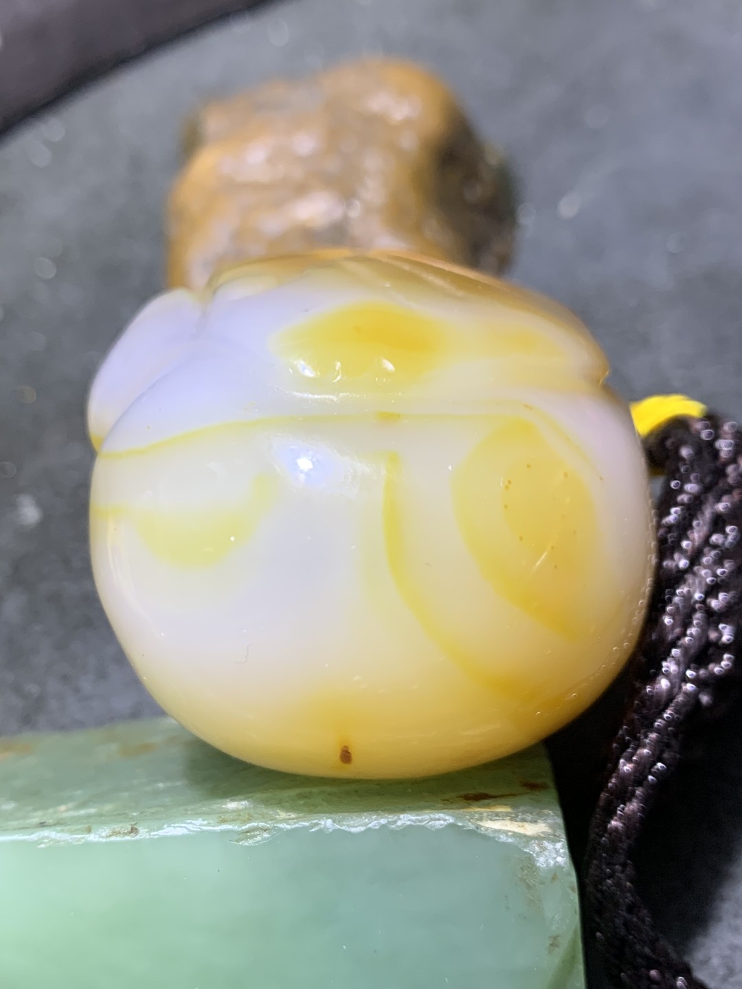 重器天然马达加斯加原皮高玉化玛瑙手工镂空圆雕如意招财金蟾把件一个，