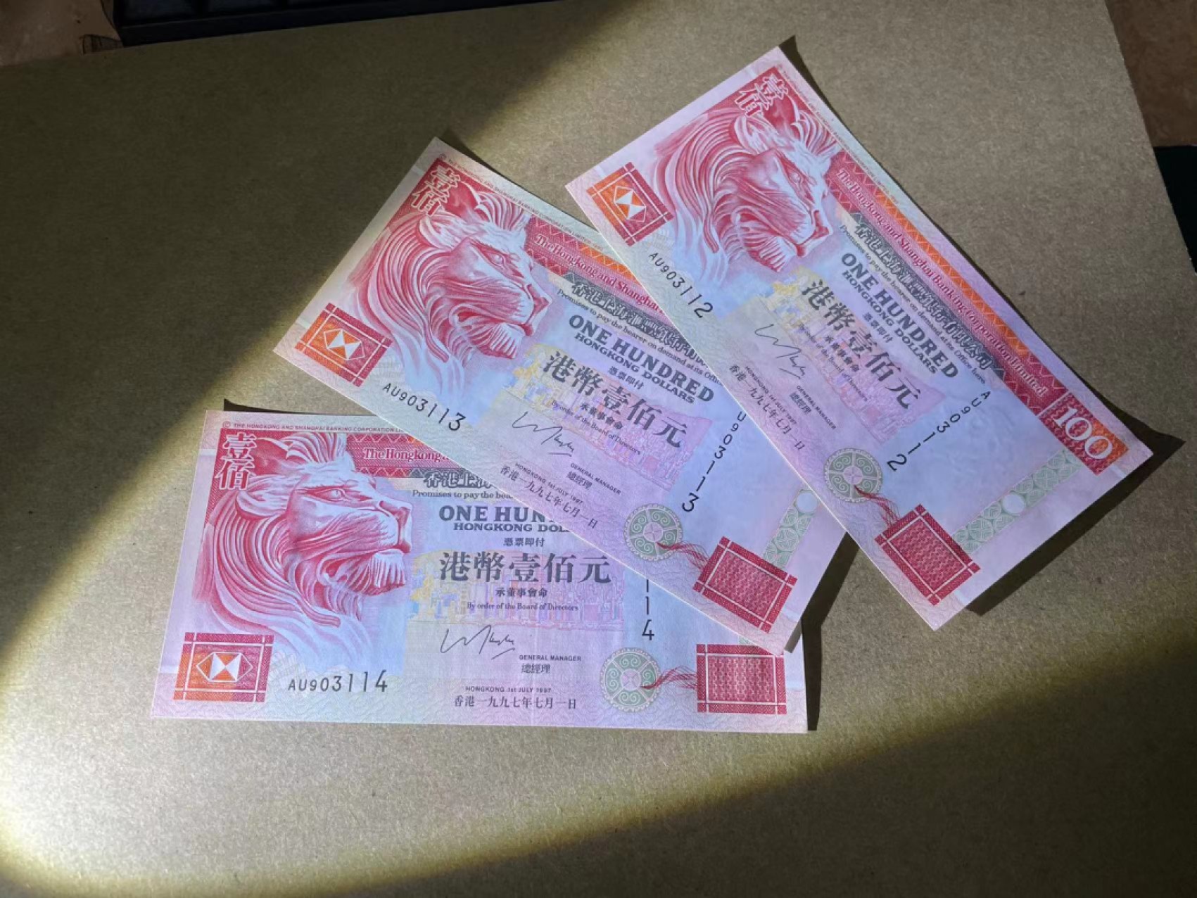 【Blue Auction】✨世界纸币精拍第278期——小年特辑【精】 【一组3张连号】香港 汇丰 1997年100元 全新UNC